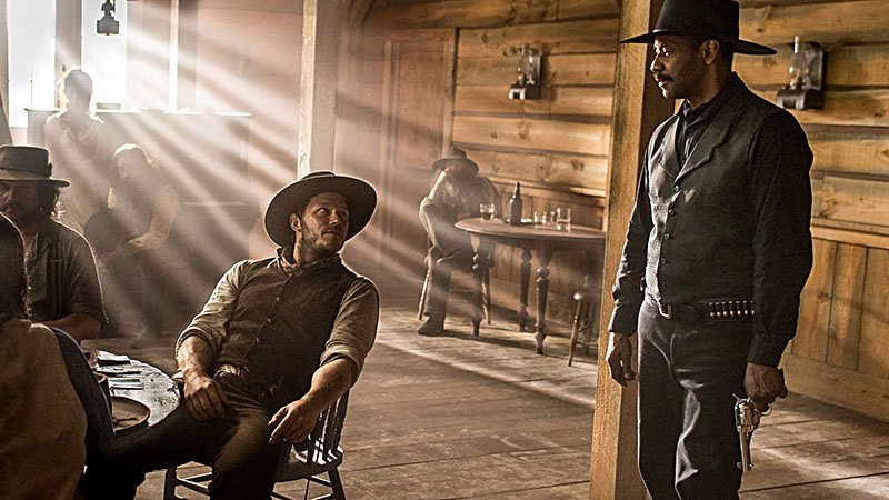 Photo of Chris Pratt and Denzel Washington in The Magnificent Seven (2013)