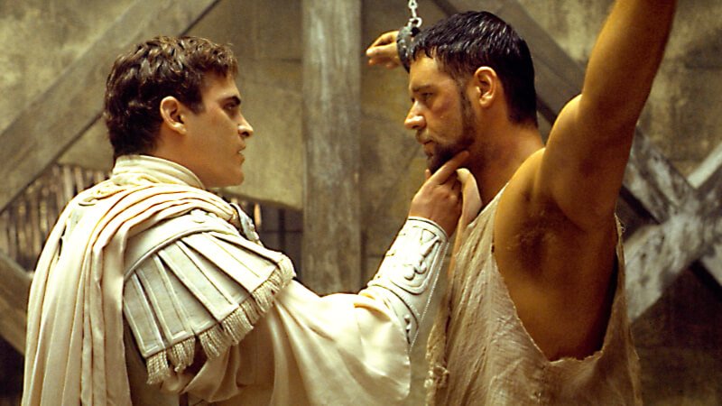 Still of Joaquin Phoenix and Russell Crowe in ‘Gladiator’ (2000)