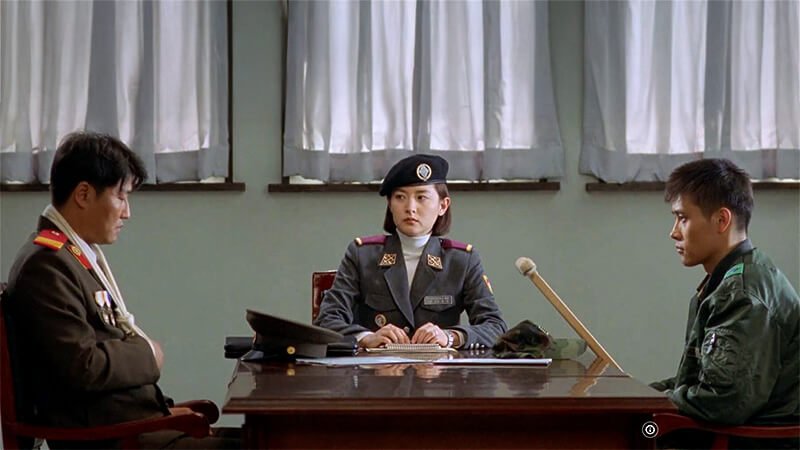 Still of Song Kang-ho, Lee Young-ae, and Lee Byung-hun in ‘Joint Security Area’ (2000)