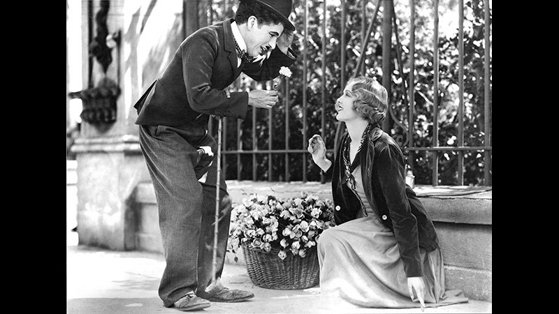 Still of Charlie Chaplin and Virginia Cherrill in ‘City Lights’ (1931)